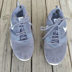 Women's Gray & White Nike Fitness Essential TR Sneakers Size 9